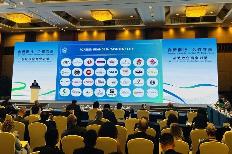 世界市长对话·上海暨2025年上海国际友好城市合作论坛在沪开幕 申沃客车携12米纯电动公交车精彩亮相